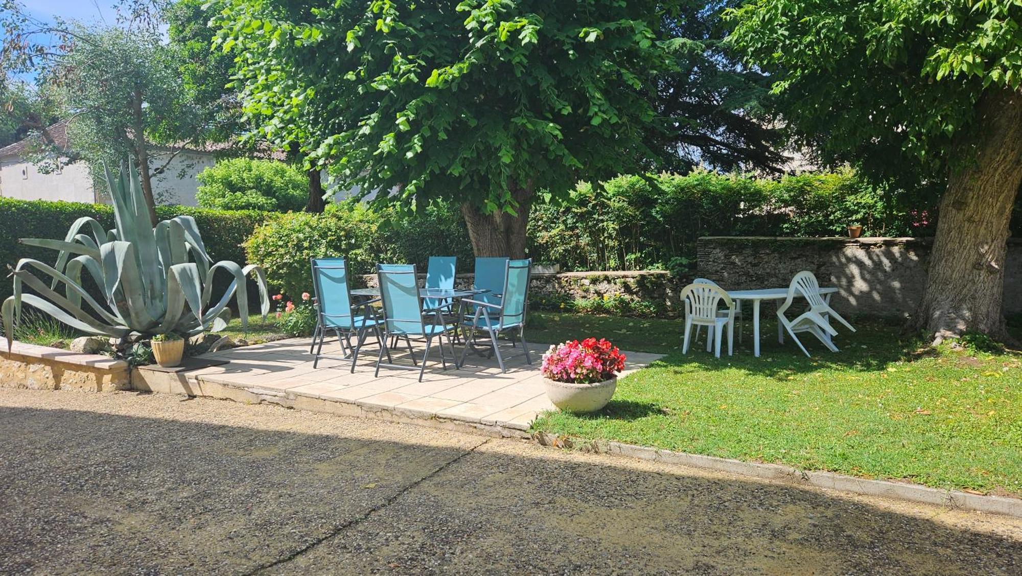 Chambres Et Gites Les Deux Chenes Pres De Bergerac Le Fleix Exterior foto