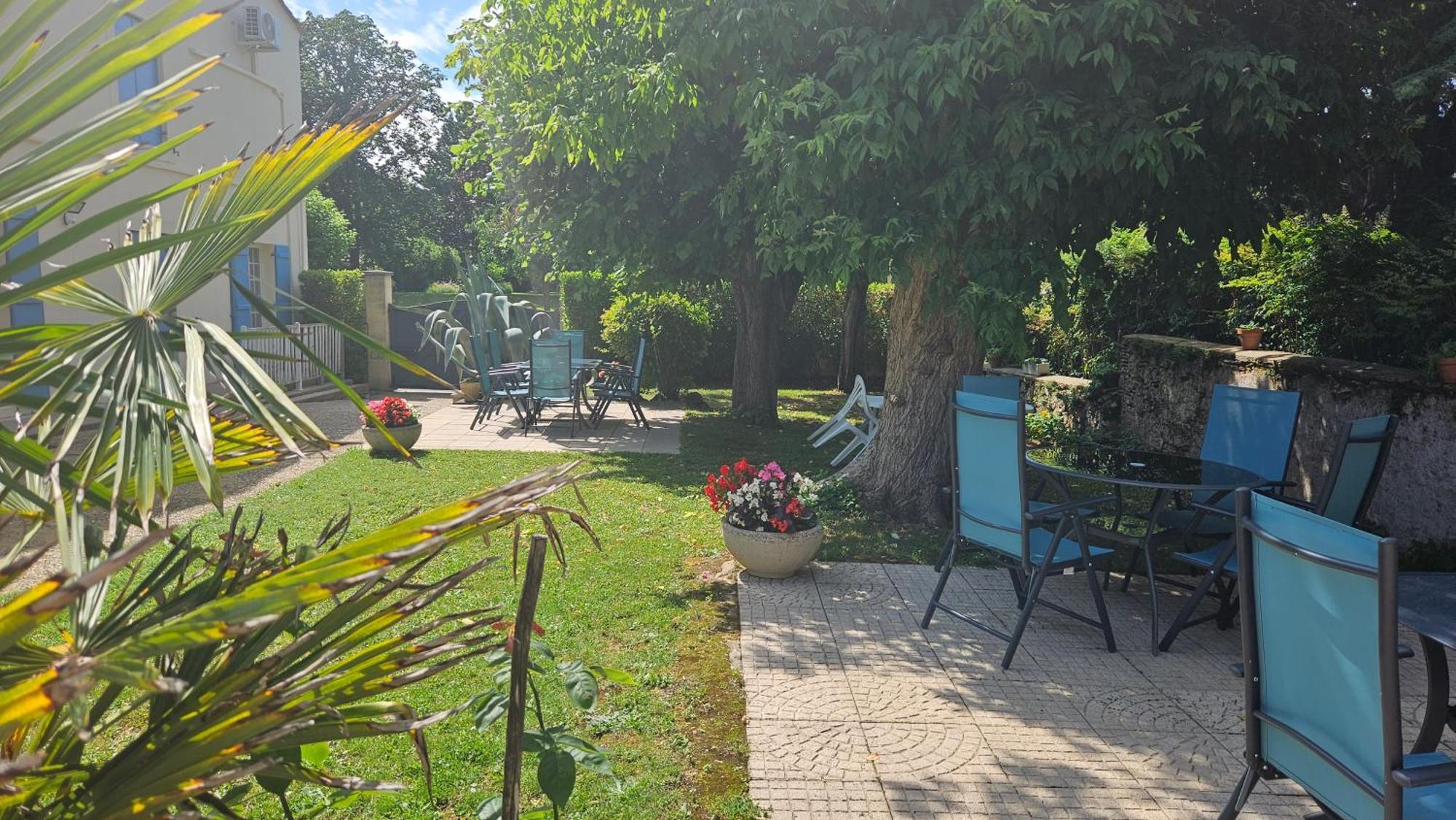 Chambres Et Gites Les Deux Chenes Pres De Bergerac Le Fleix Exterior foto