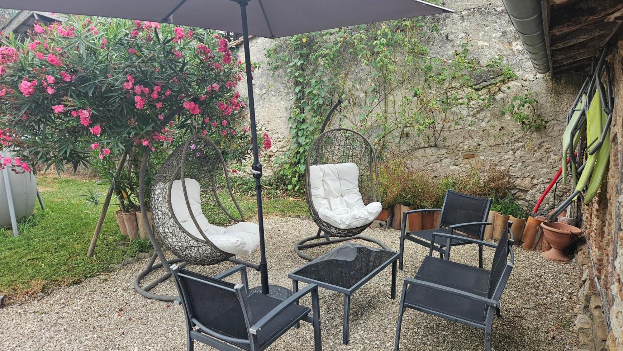 Chambres Et Gites Les Deux Chenes Pres De Bergerac Le Fleix Exterior foto