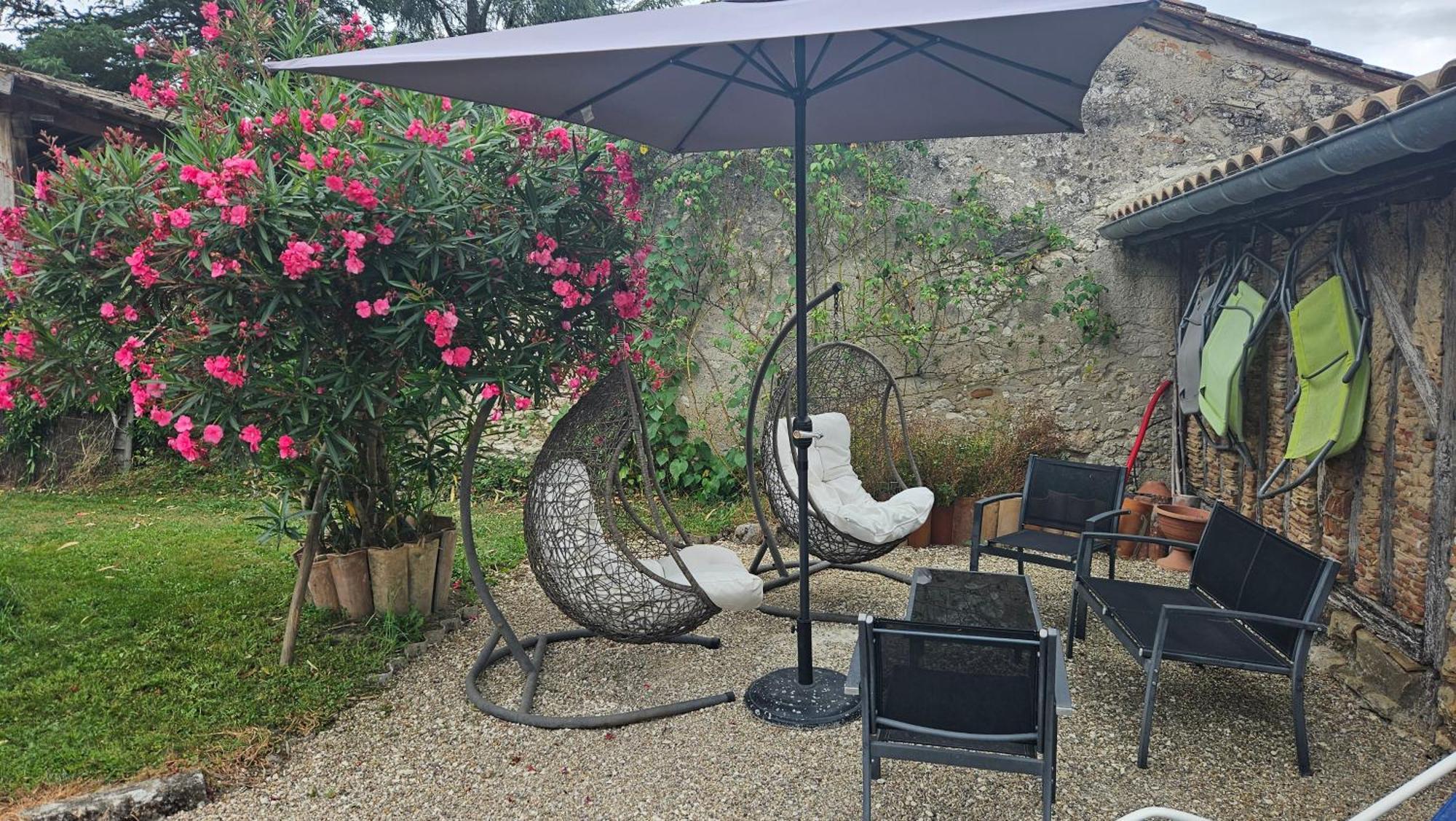 Chambres Et Gites Les Deux Chenes Pres De Bergerac Le Fleix Exterior foto